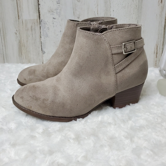 Old Navy Other - Old Navy Tulip Suede Booties Tan Size 13Y